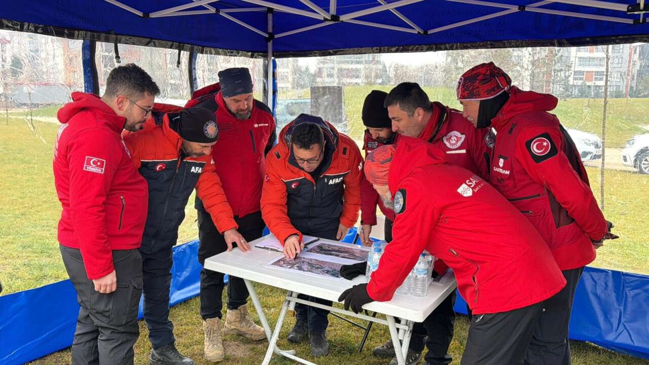 Ekipler 6 gündür Türkçe öğretmeni Tuncay Arslan’ı arıyor 3
